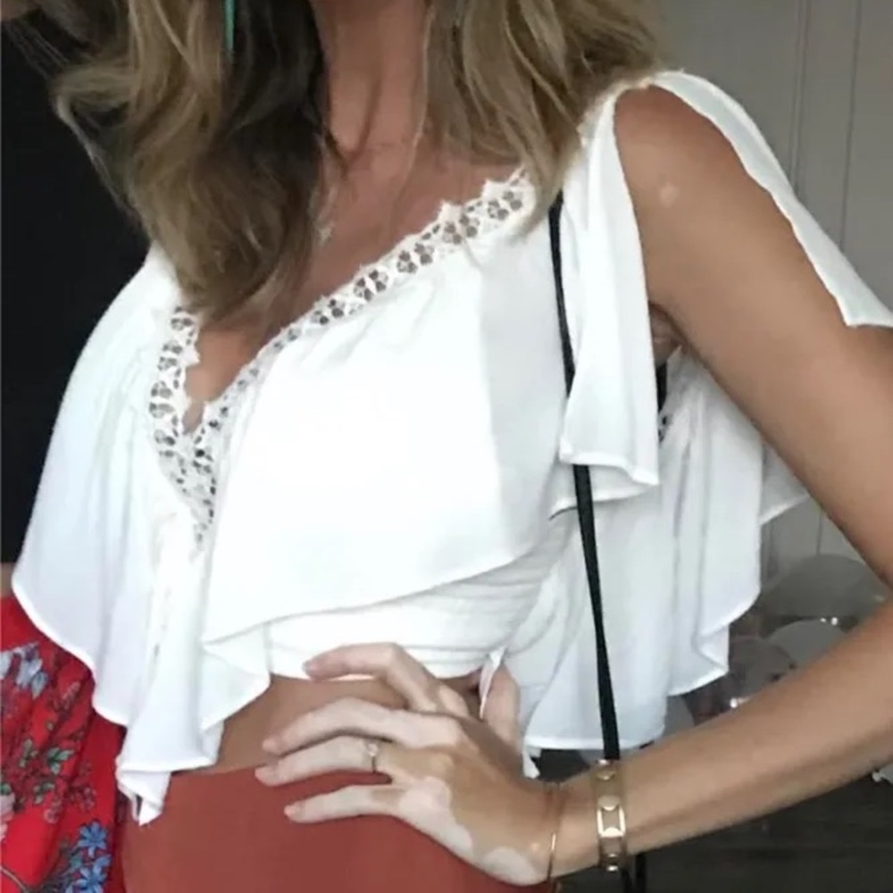 Lulu’s White Lace Crop Top